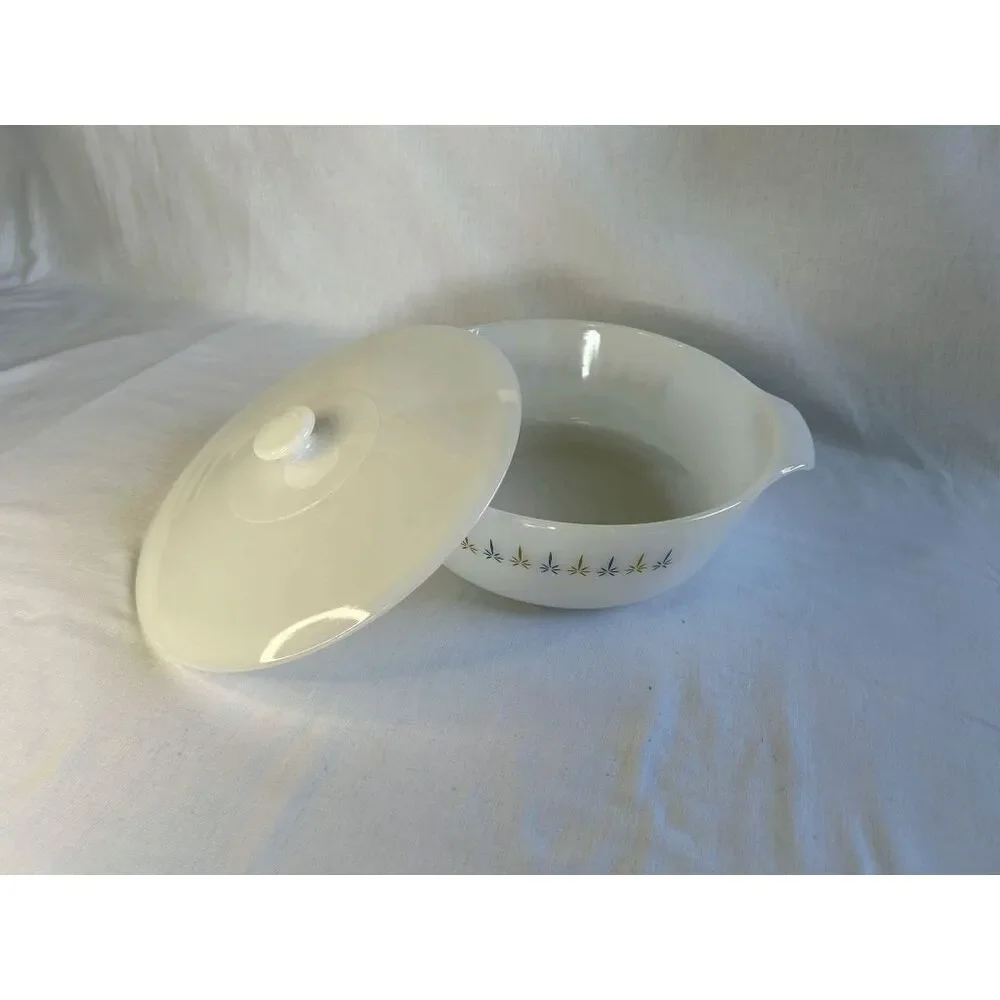 Anchor Hocking Fire King Candle Glow 439 3 Quart Casserole Dish with Lid
